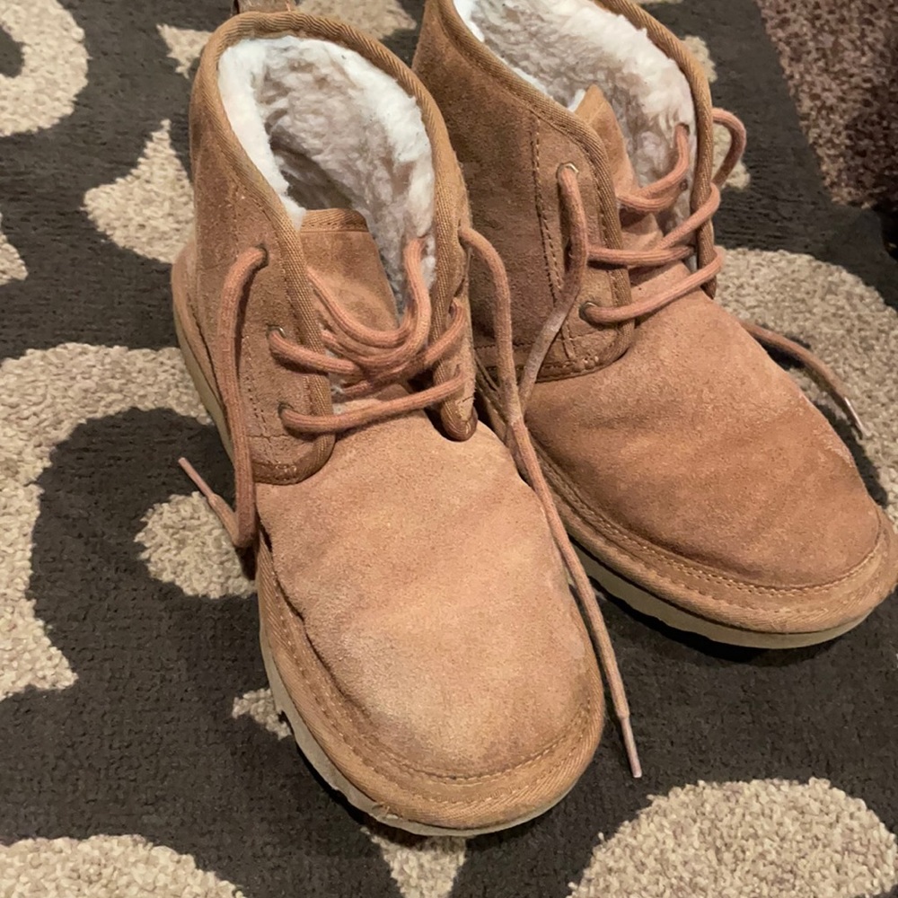 Comfy boy uggs for woman